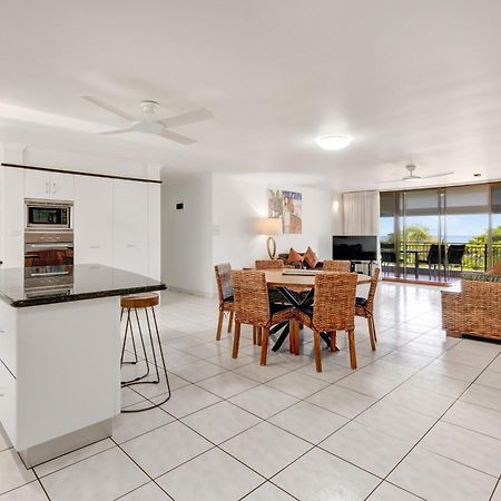 Roydon Beachfront Apartments Trinity Beach Exterior foto