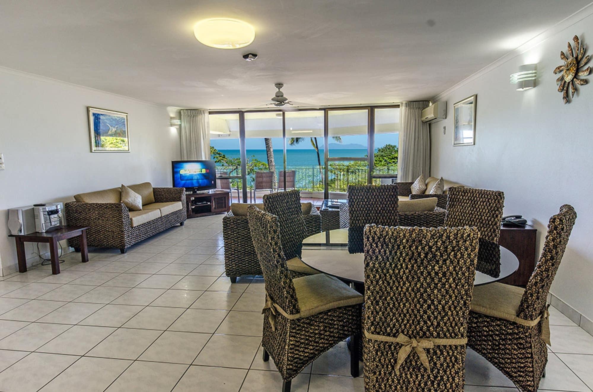 Roydon Beachfront Apartments Trinity Beach Exterior foto