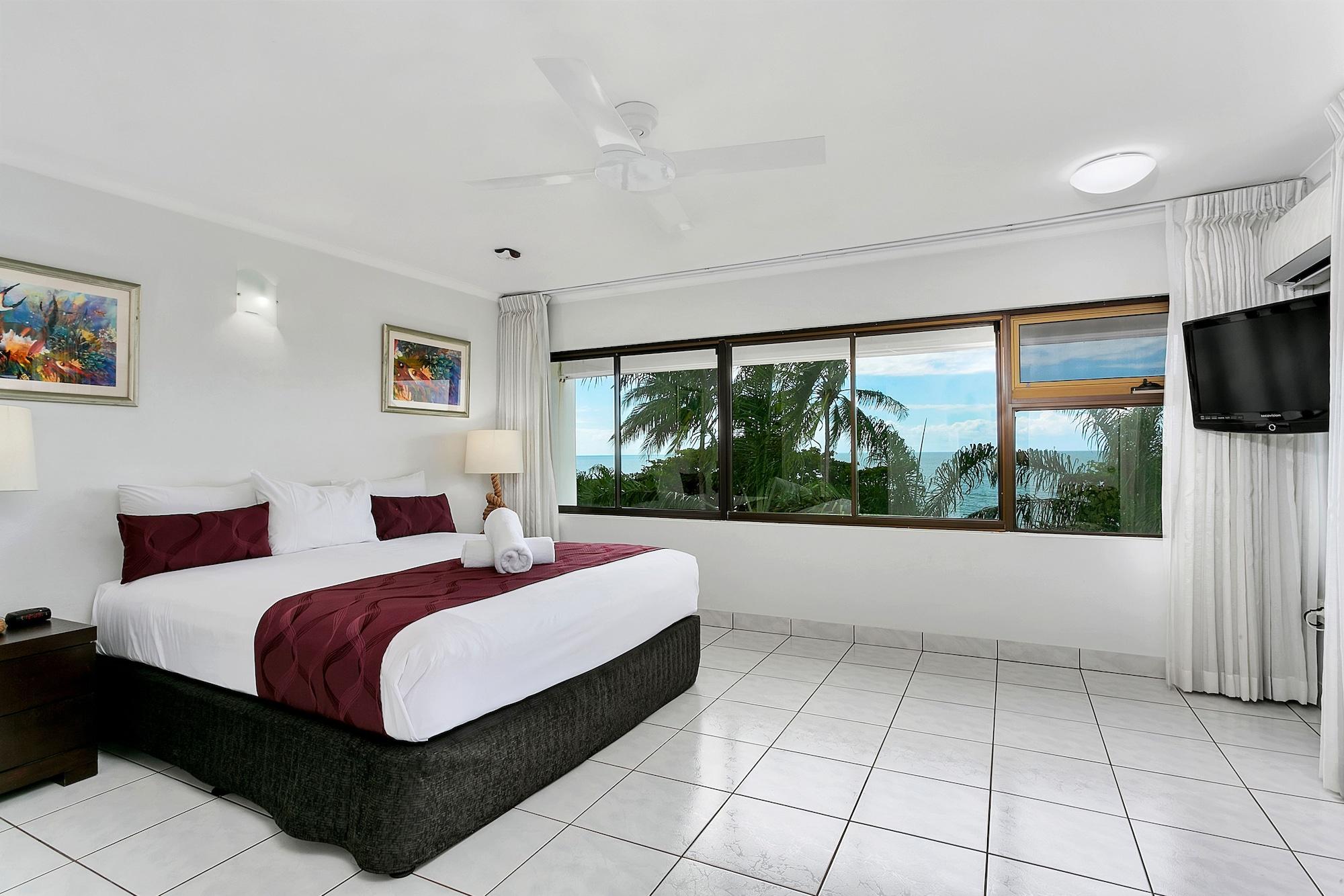 Roydon Beachfront Apartments Trinity Beach Exterior foto