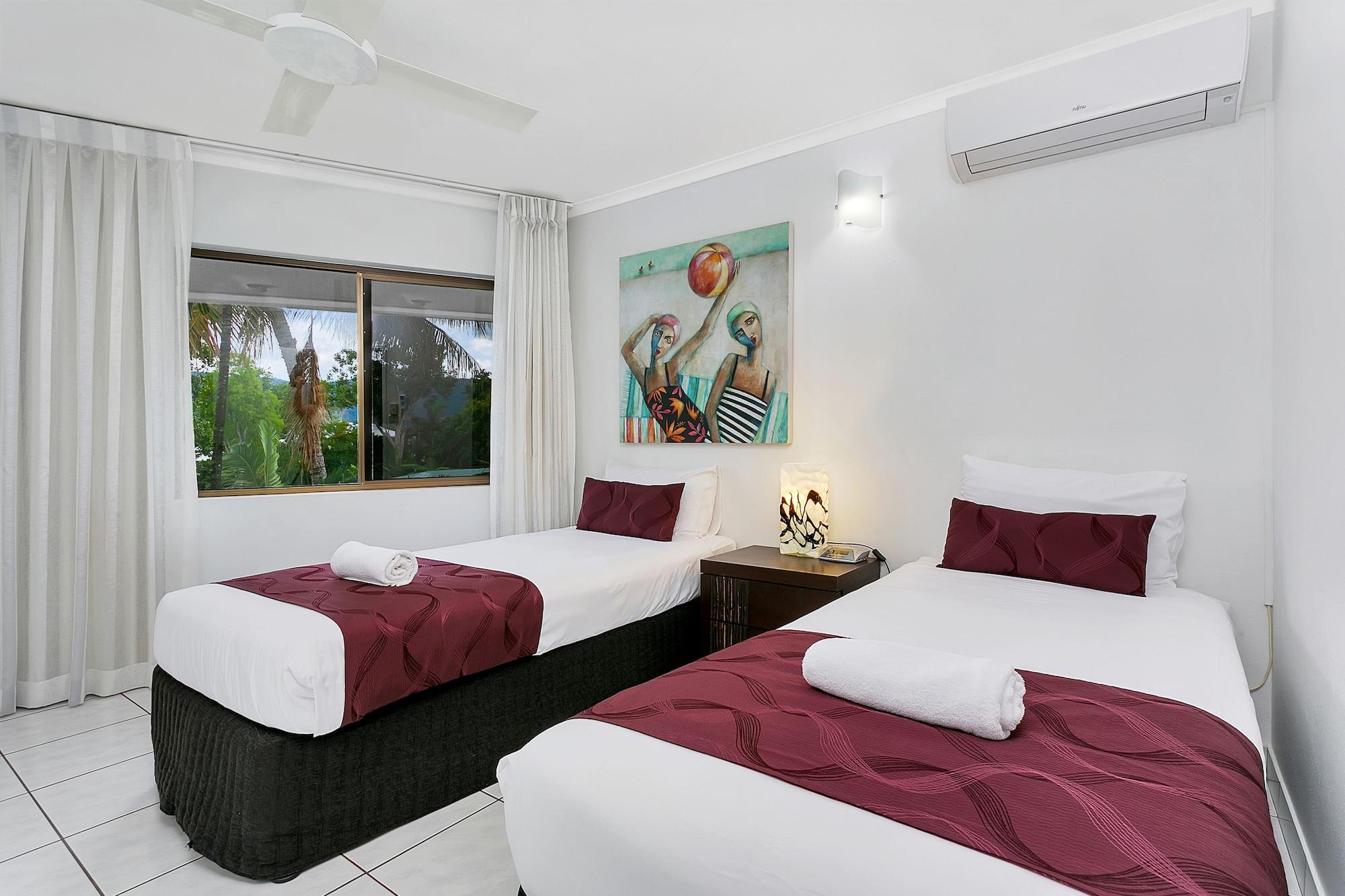 Roydon Beachfront Apartments Trinity Beach Exterior foto