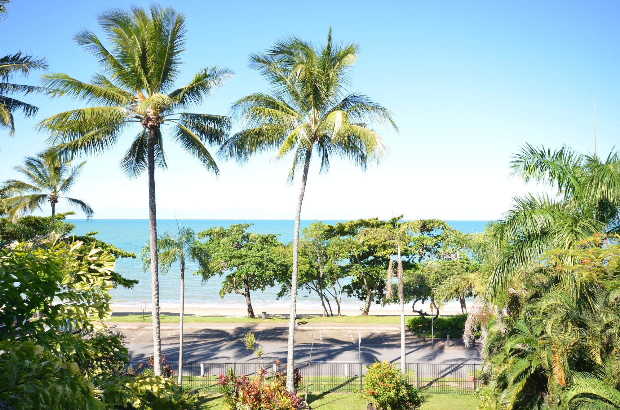 Roydon Beachfront Apartments Trinity Beach Exterior foto