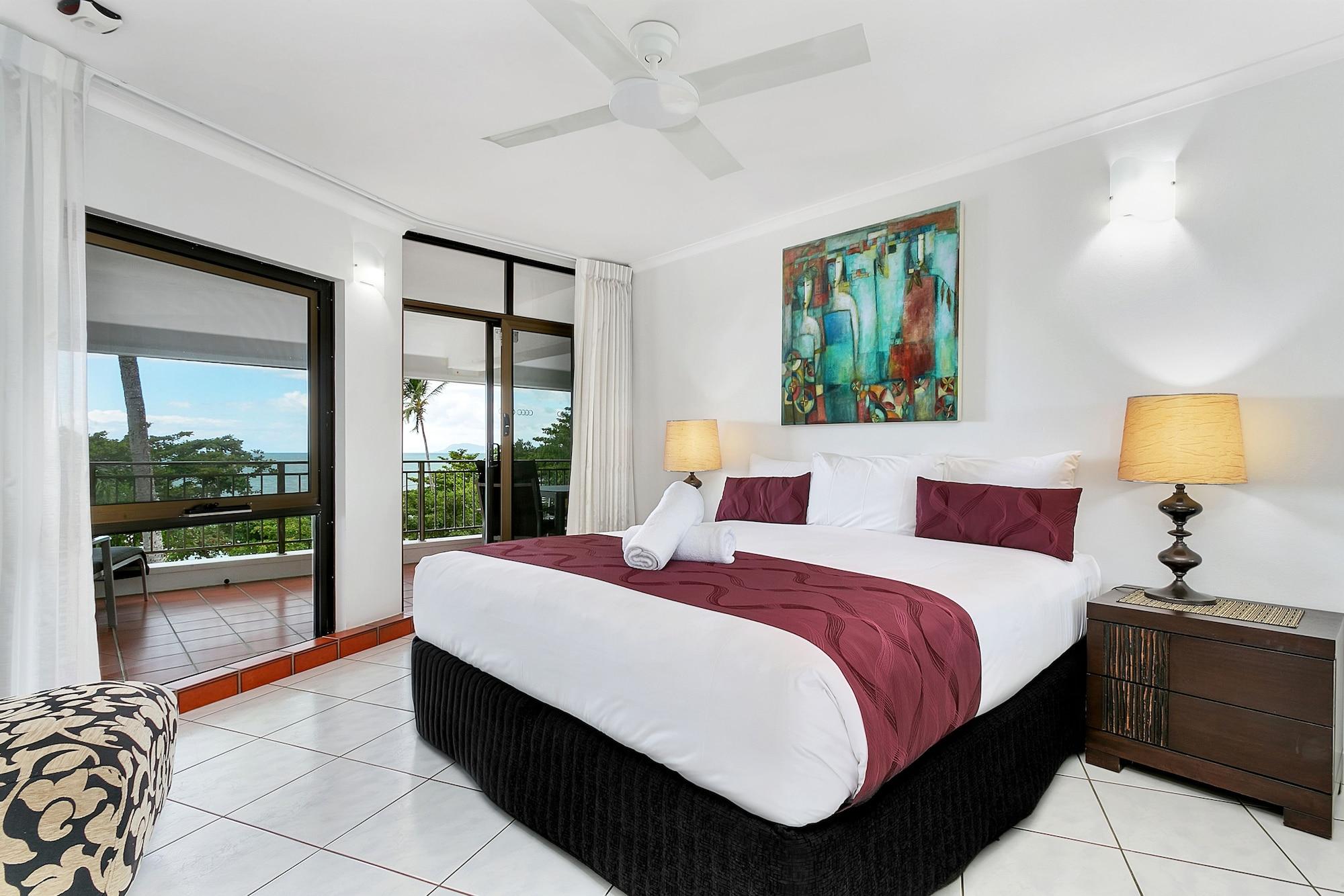 Roydon Beachfront Apartments Trinity Beach Exterior foto