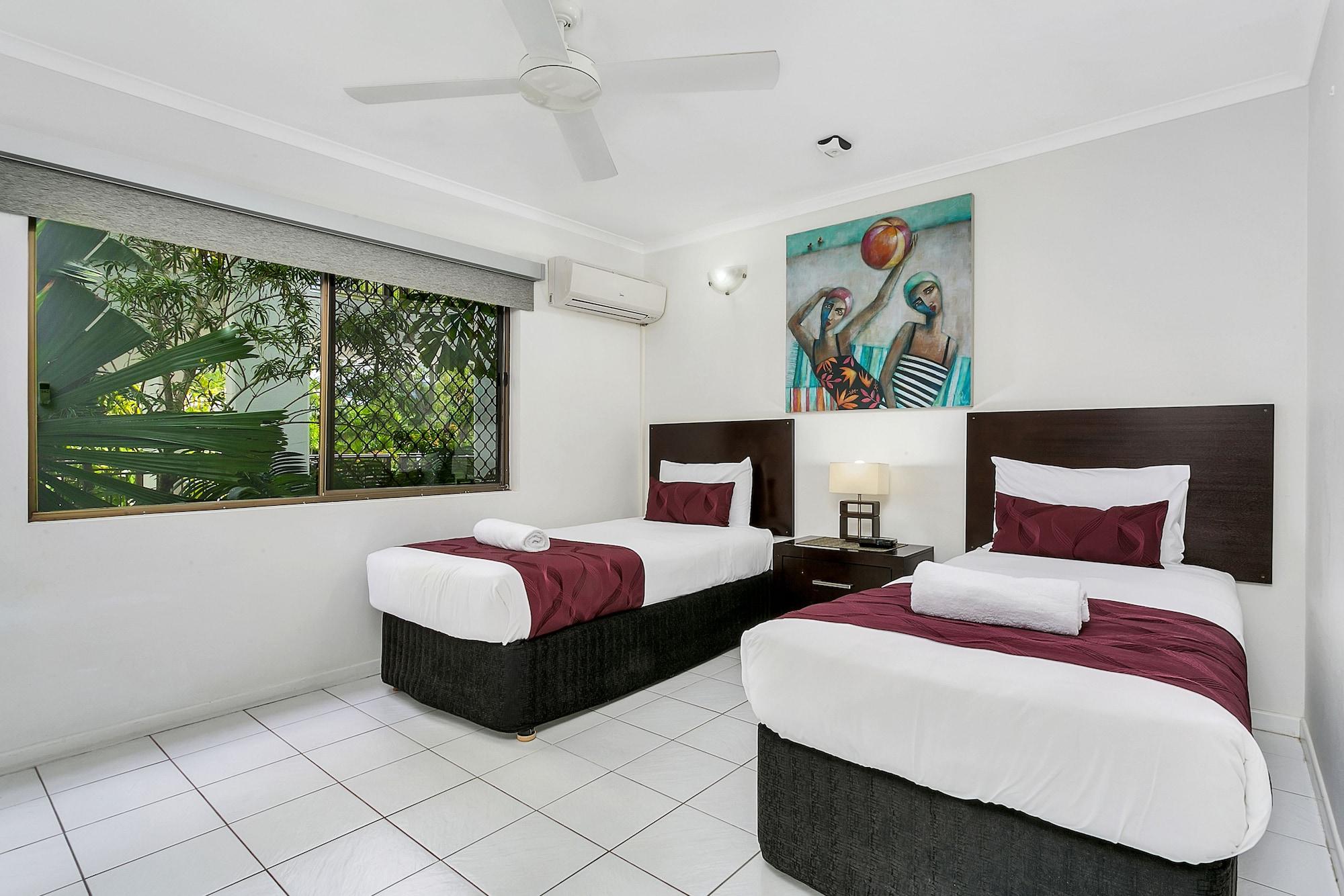 Roydon Beachfront Apartments Trinity Beach Exterior foto