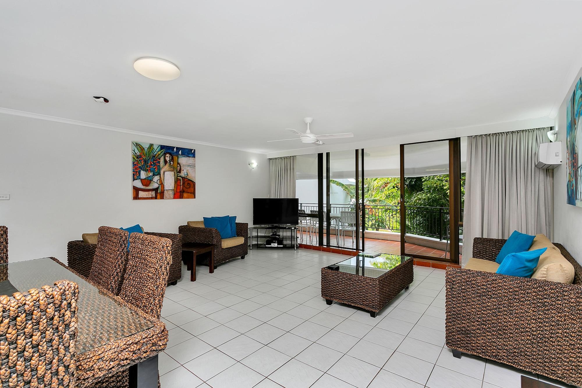 Roydon Beachfront Apartments Trinity Beach Exterior foto