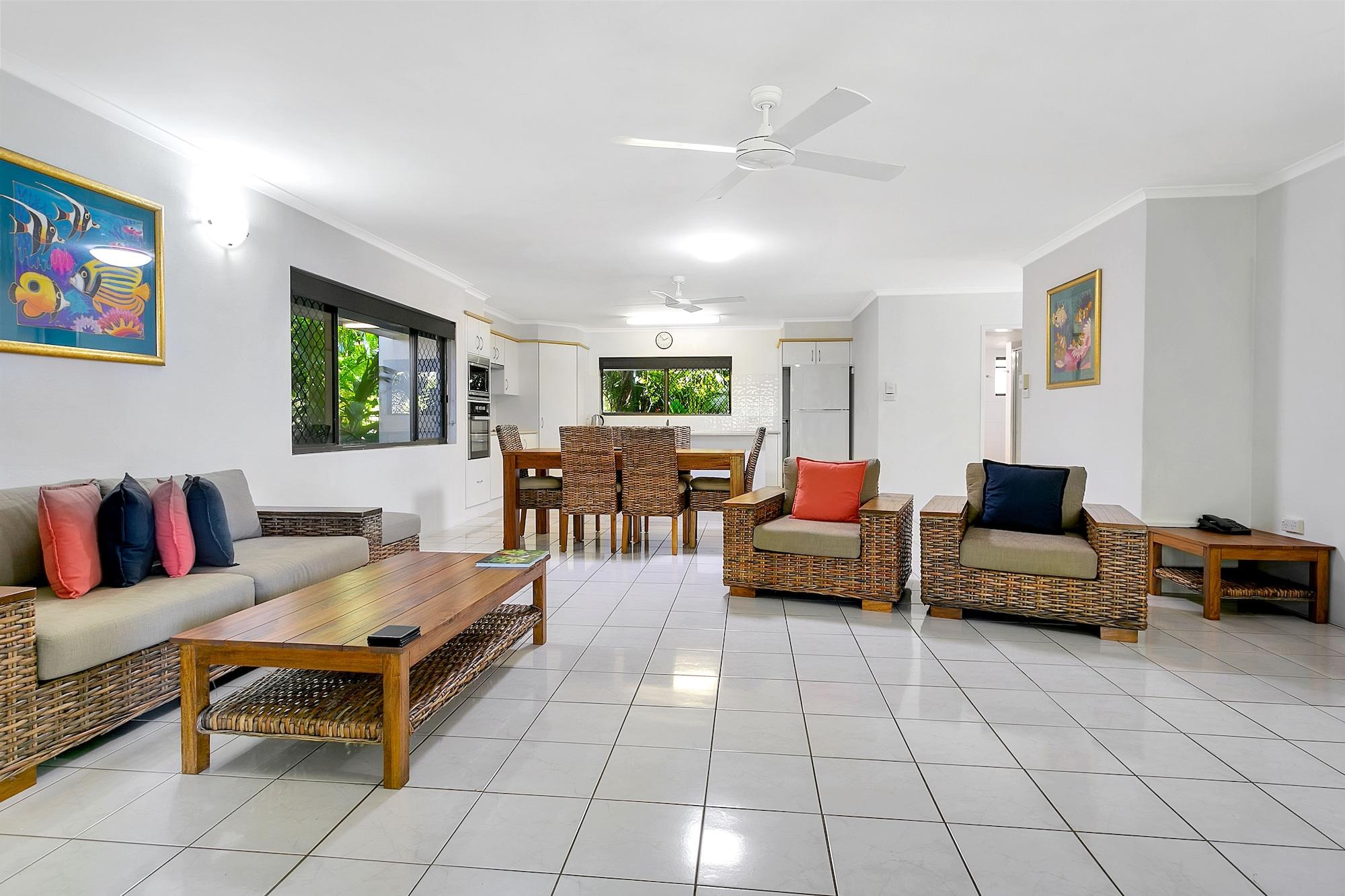 Roydon Beachfront Apartments Trinity Beach Exterior foto