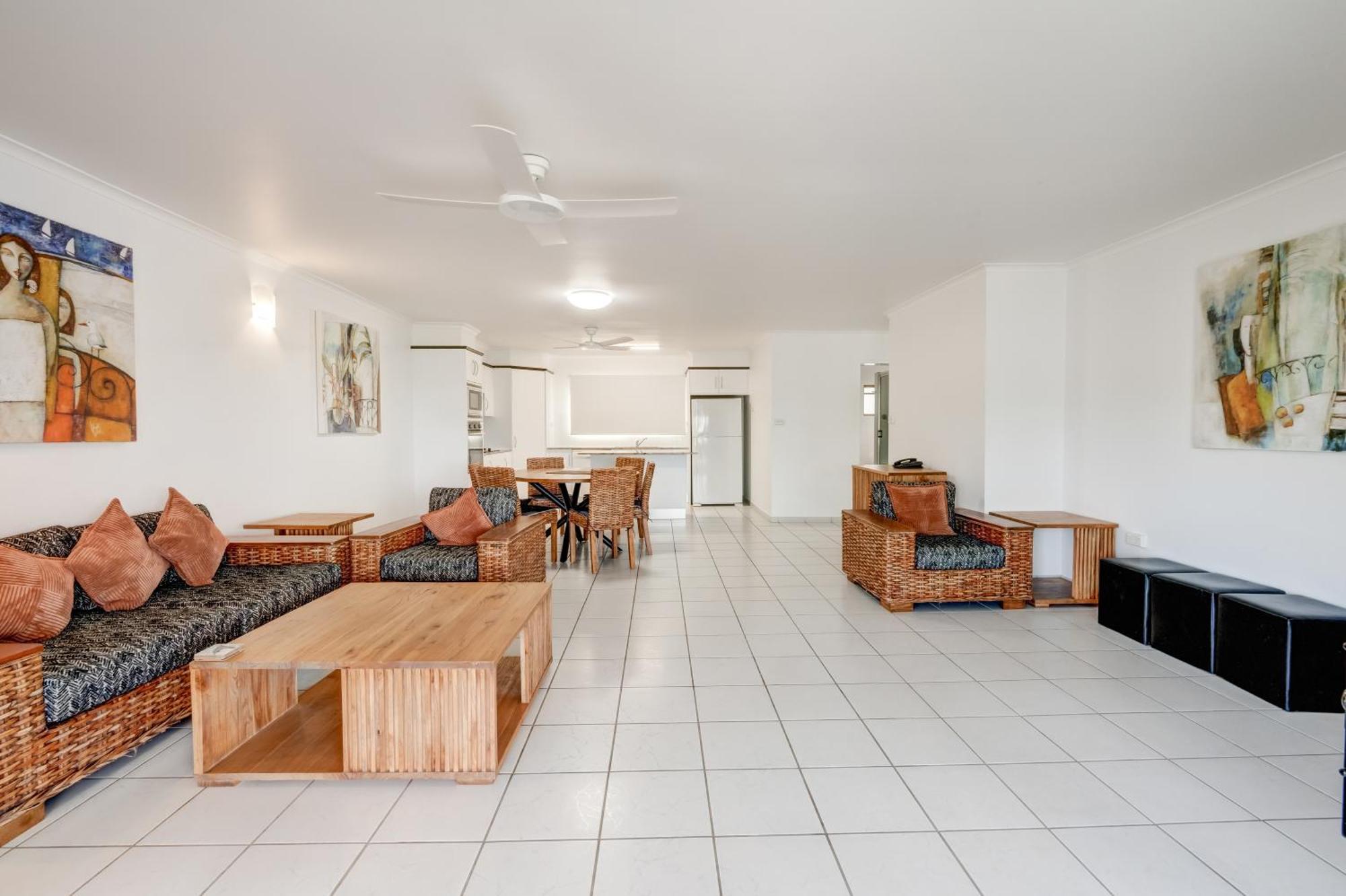 Roydon Beachfront Apartments Trinity Beach Exterior foto