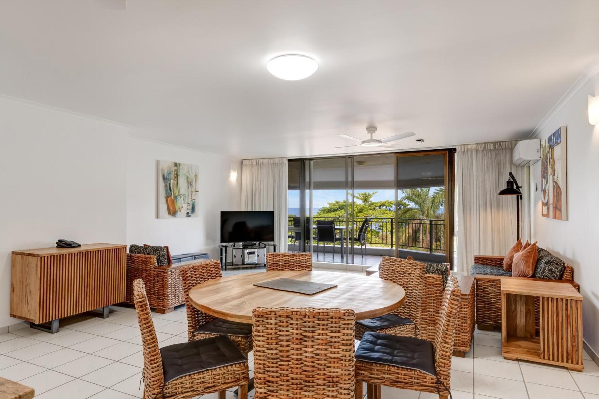 Roydon Beachfront Apartments Trinity Beach Exterior foto
