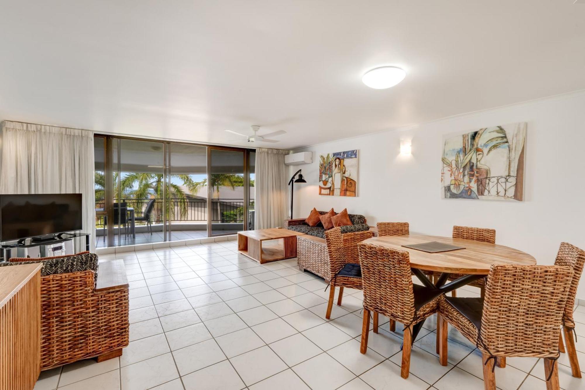Roydon Beachfront Apartments Trinity Beach Exterior foto