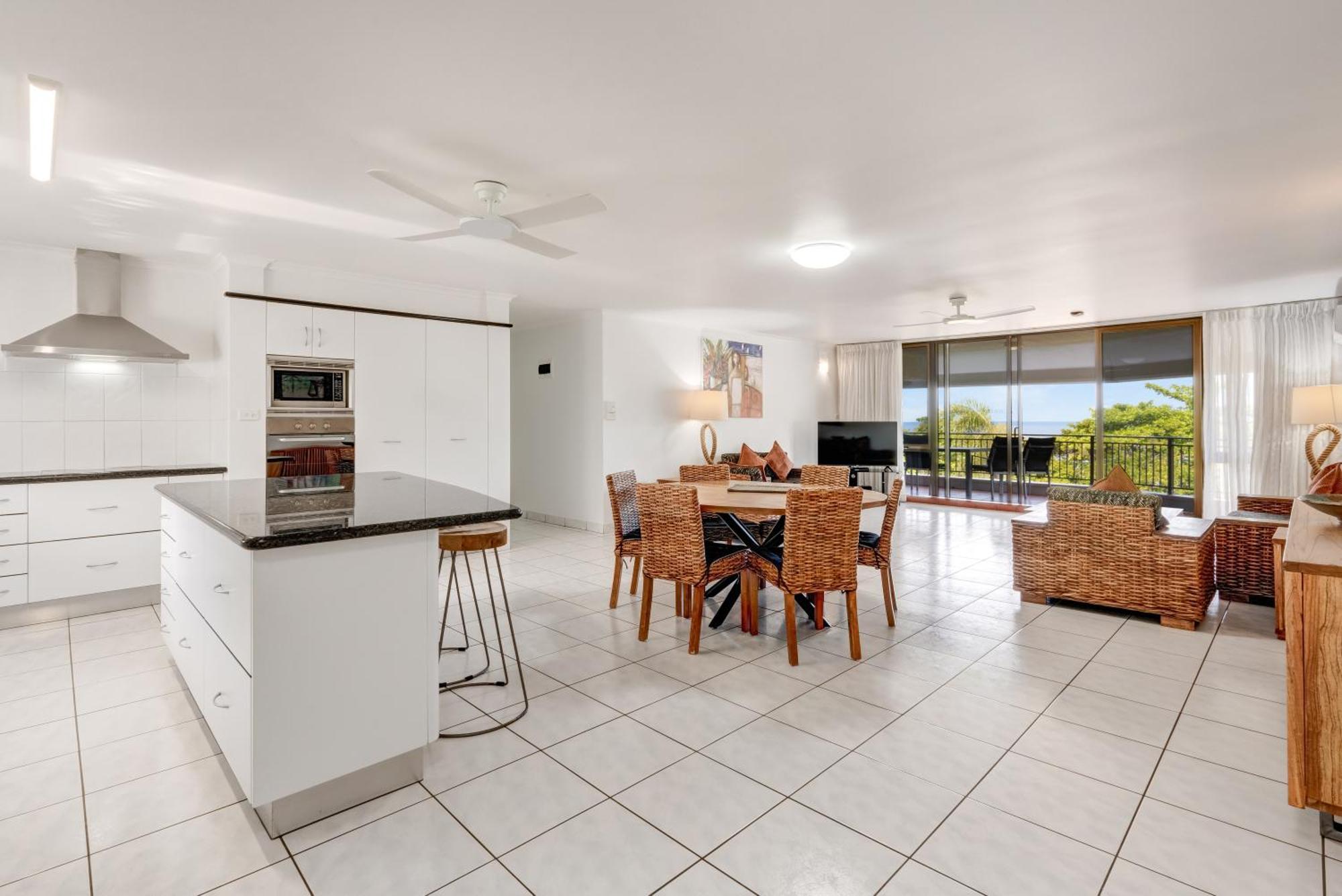 Roydon Beachfront Apartments Trinity Beach Exterior foto