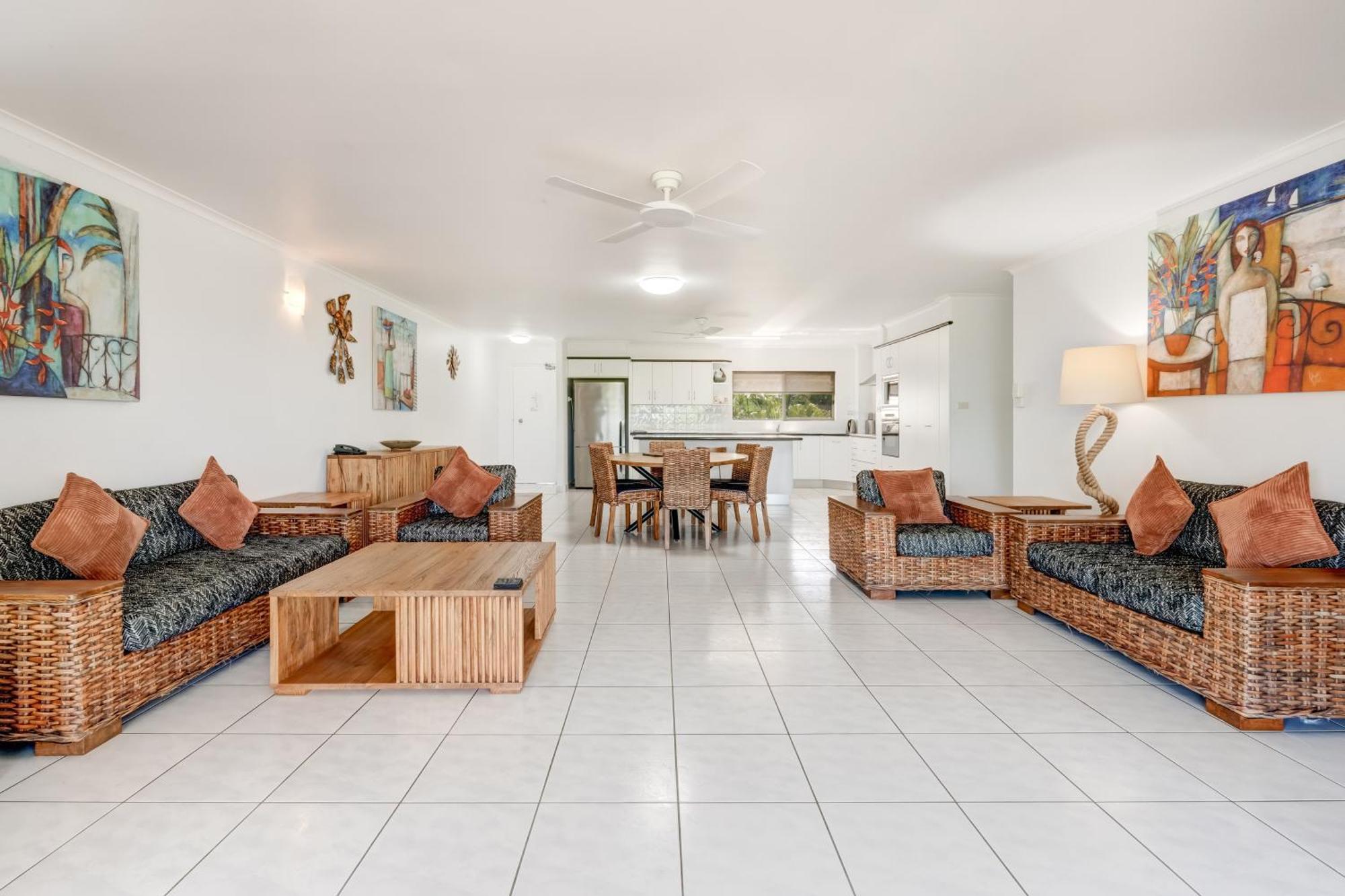 Roydon Beachfront Apartments Trinity Beach Exterior foto