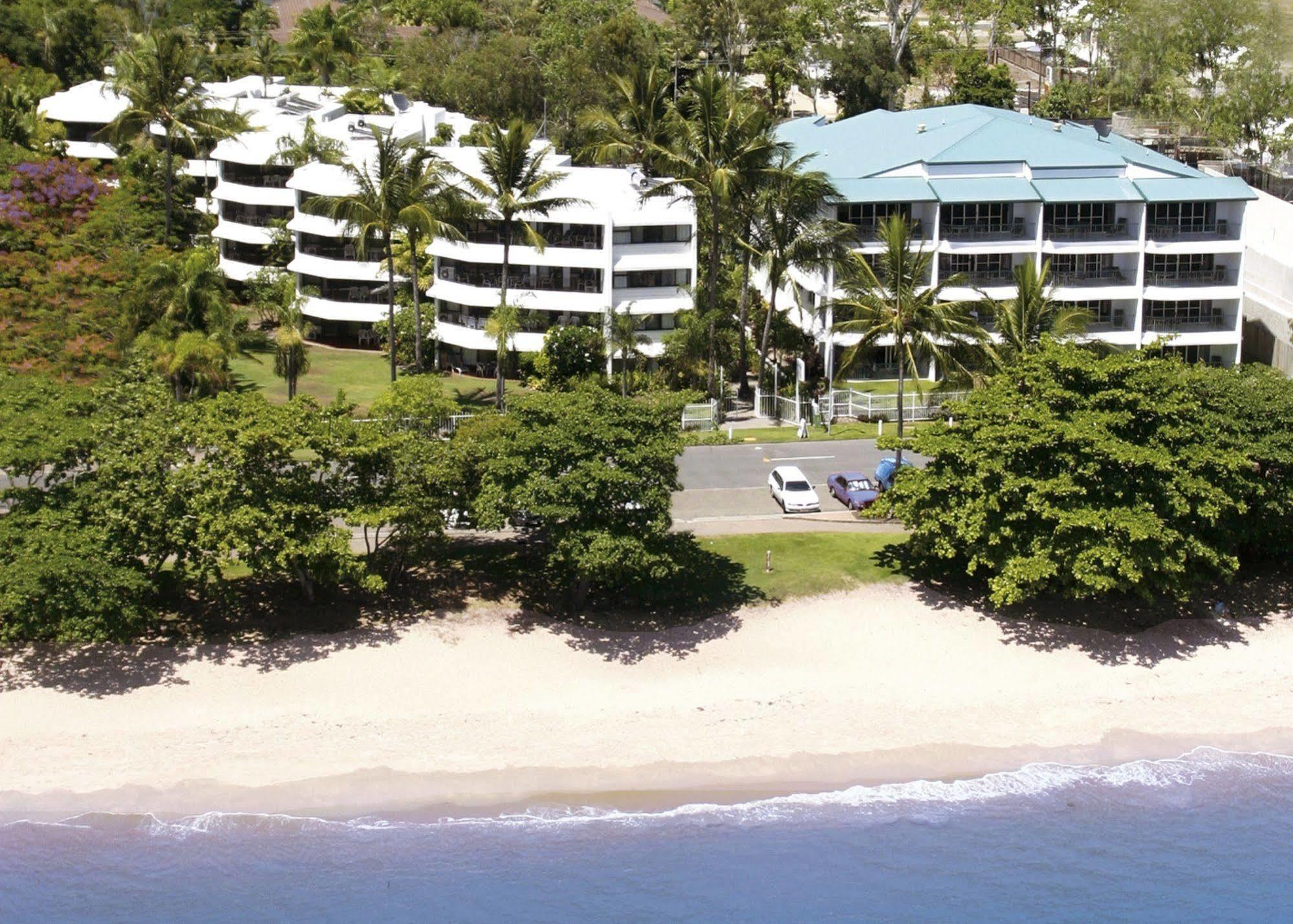 Roydon Beachfront Apartments Trinity Beach Exterior foto