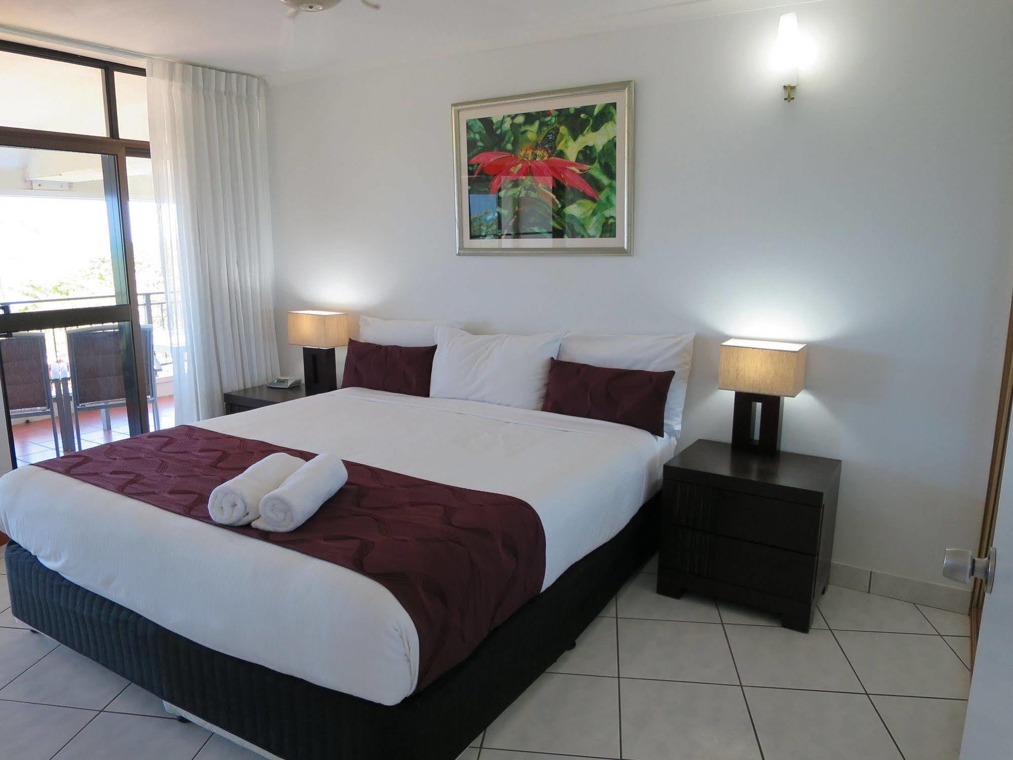 Roydon Beachfront Apartments Trinity Beach Exterior foto