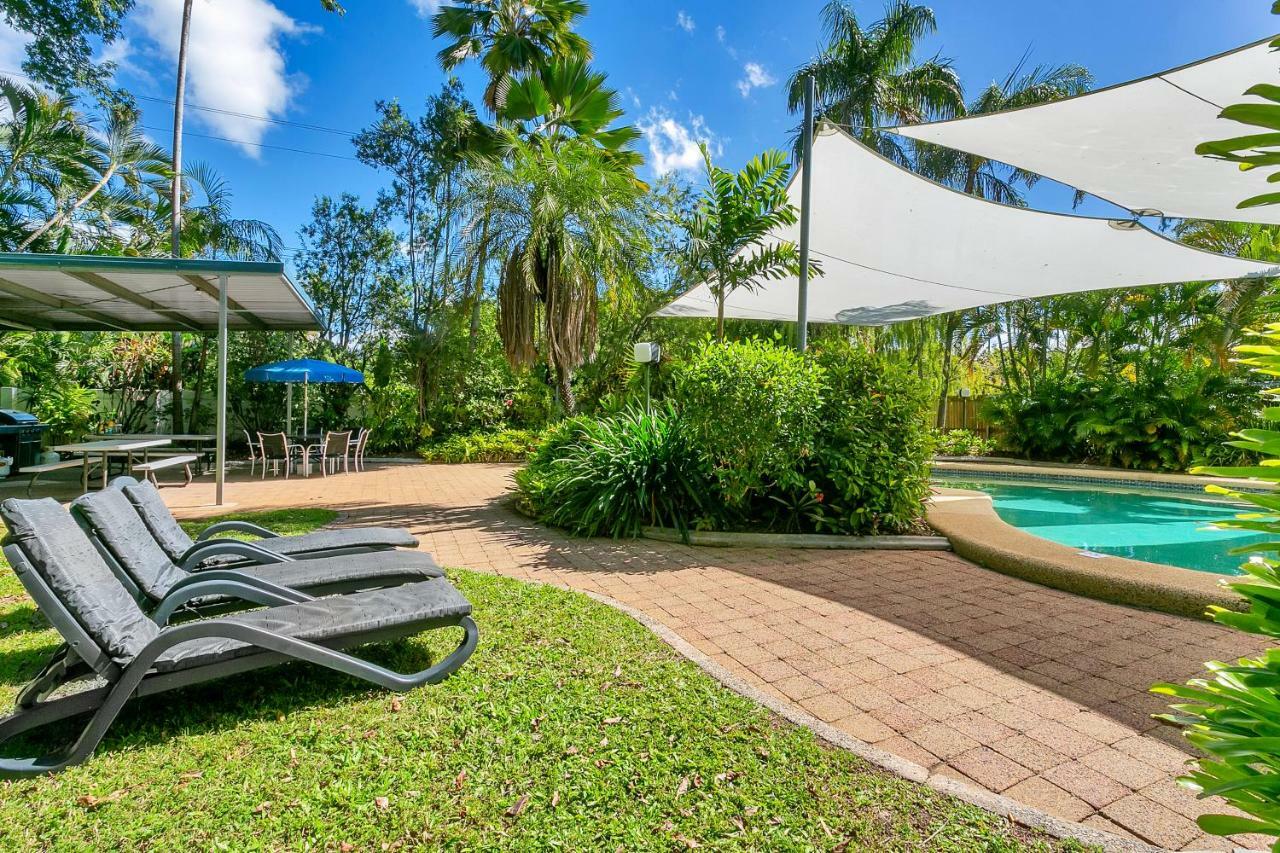 Roydon Beachfront Apartments Trinity Beach Exterior foto